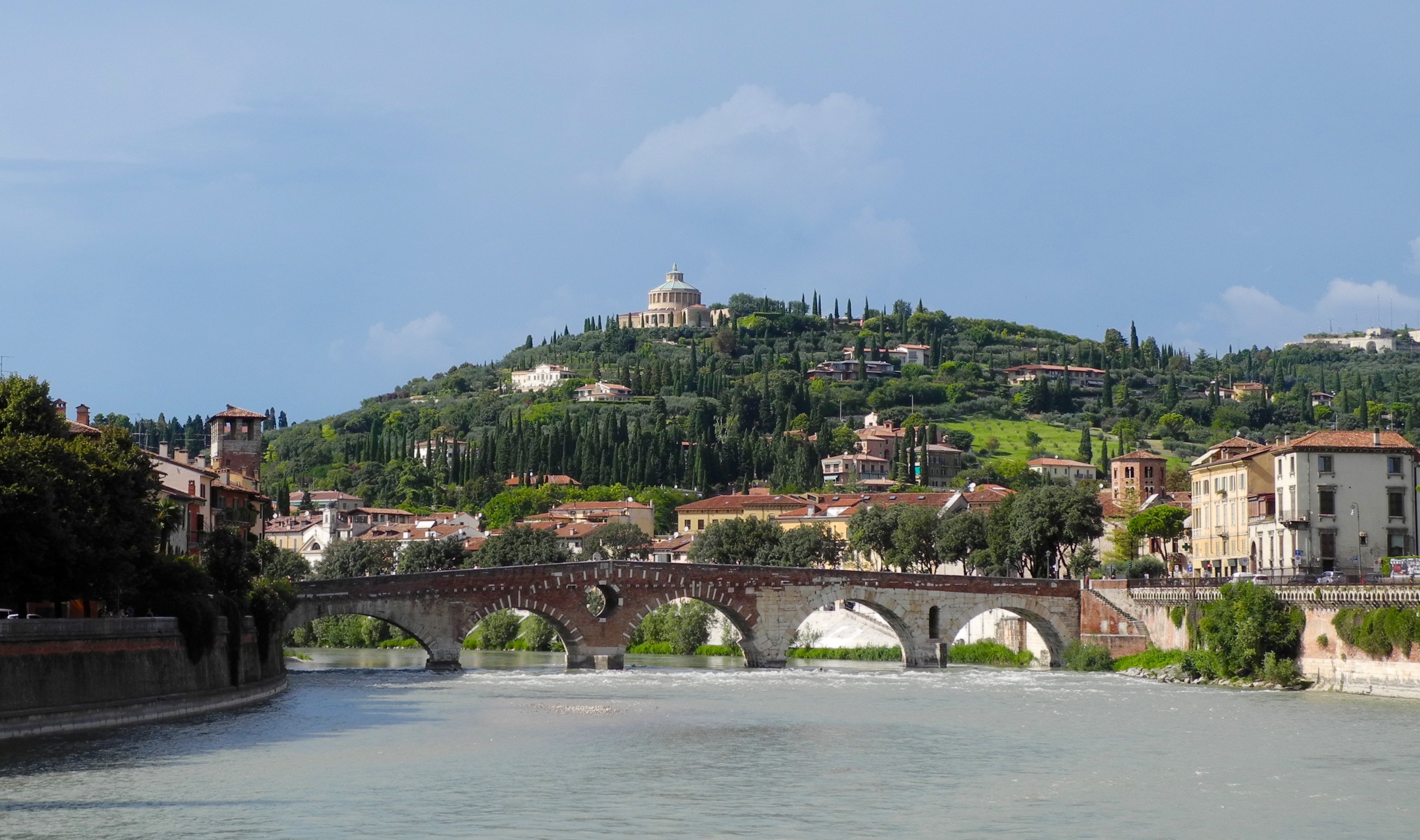 Santuario Madonna di Lourdes och Ponte Pietra